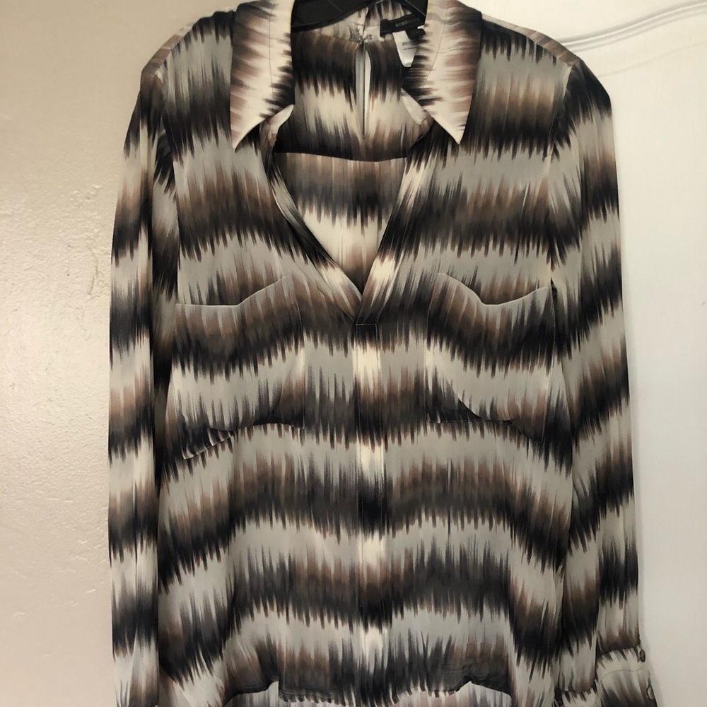 Long sleeve collard BCBG top